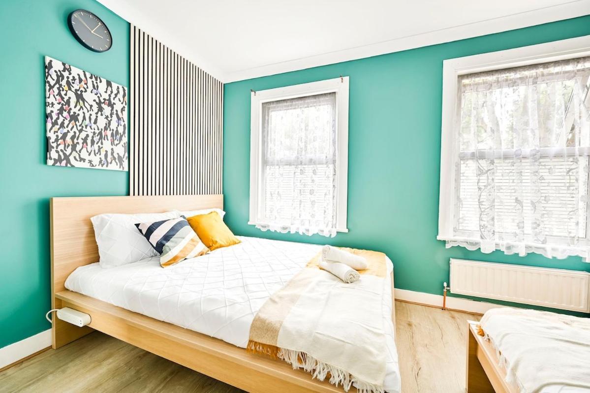 Cozy 3 Bed Home In London, Free Parking, Sleeps 8! Exterior photo